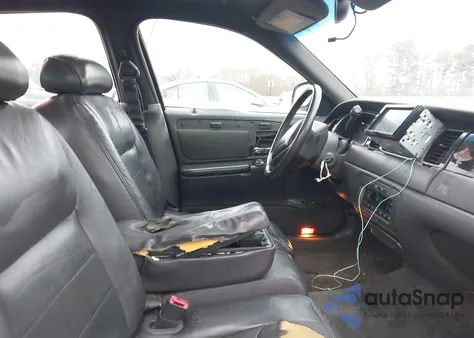 1999 Lincoln Town Car Signature from USA, damaged, VIN 1LNHM82W8XY619055